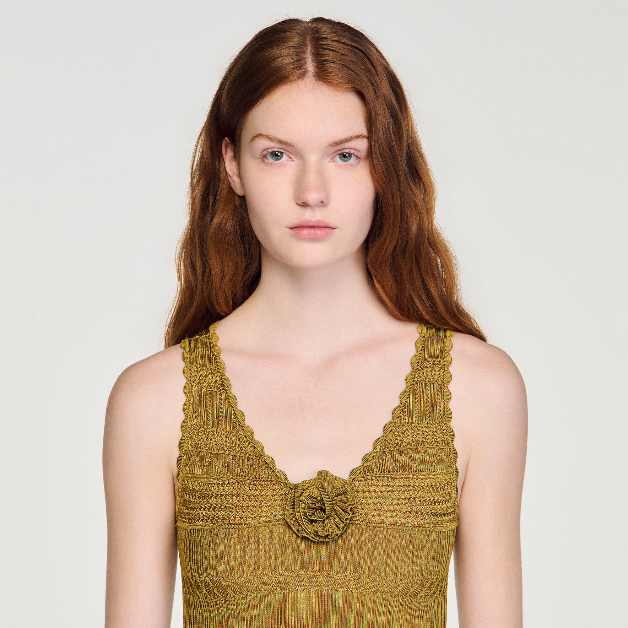 Top de punto calado floral