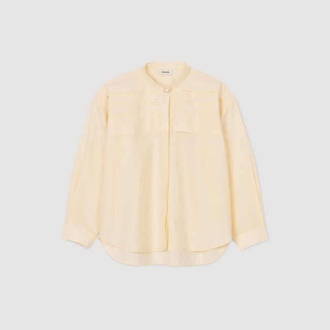 Camisa con detalle de joya