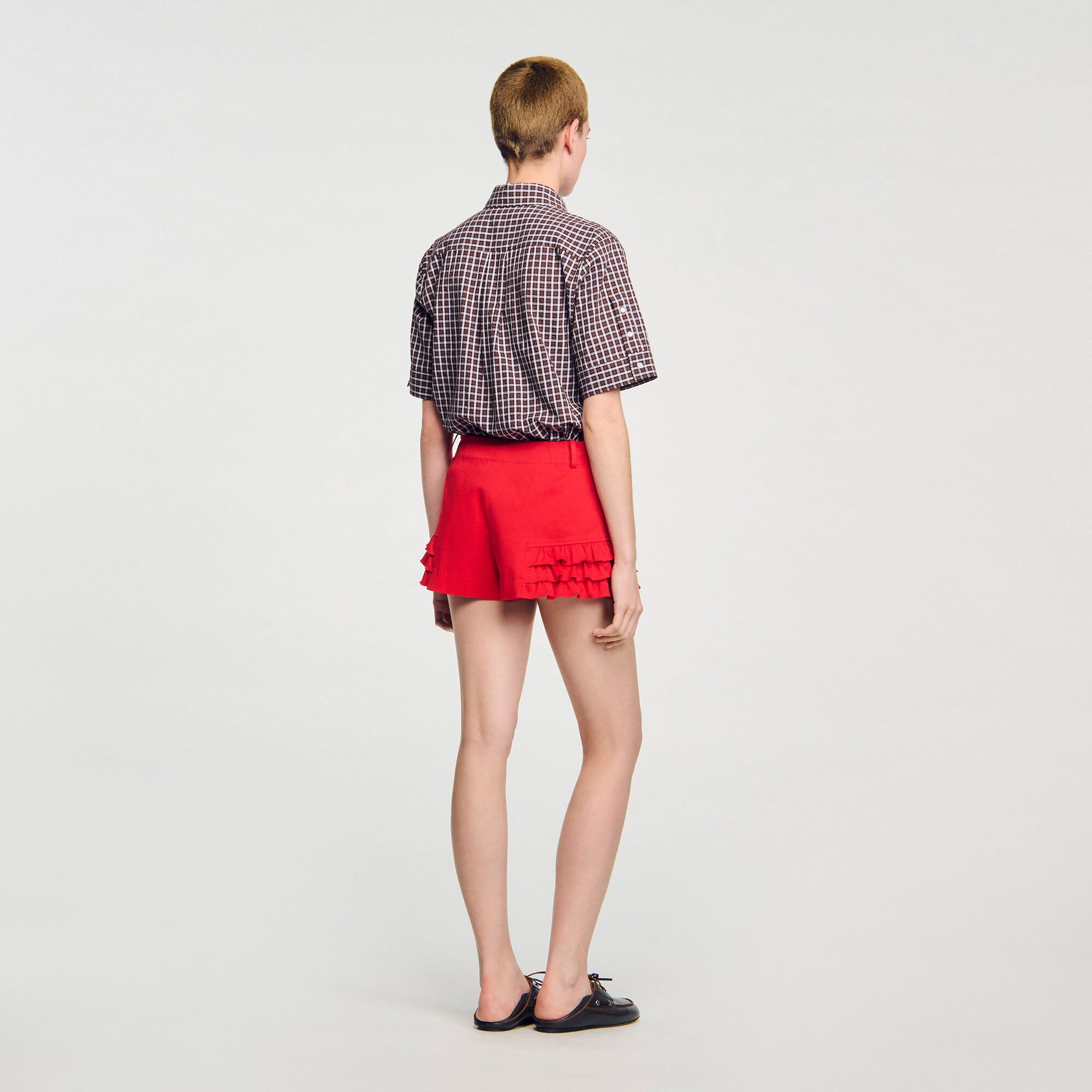 Pantalón corto con volantes