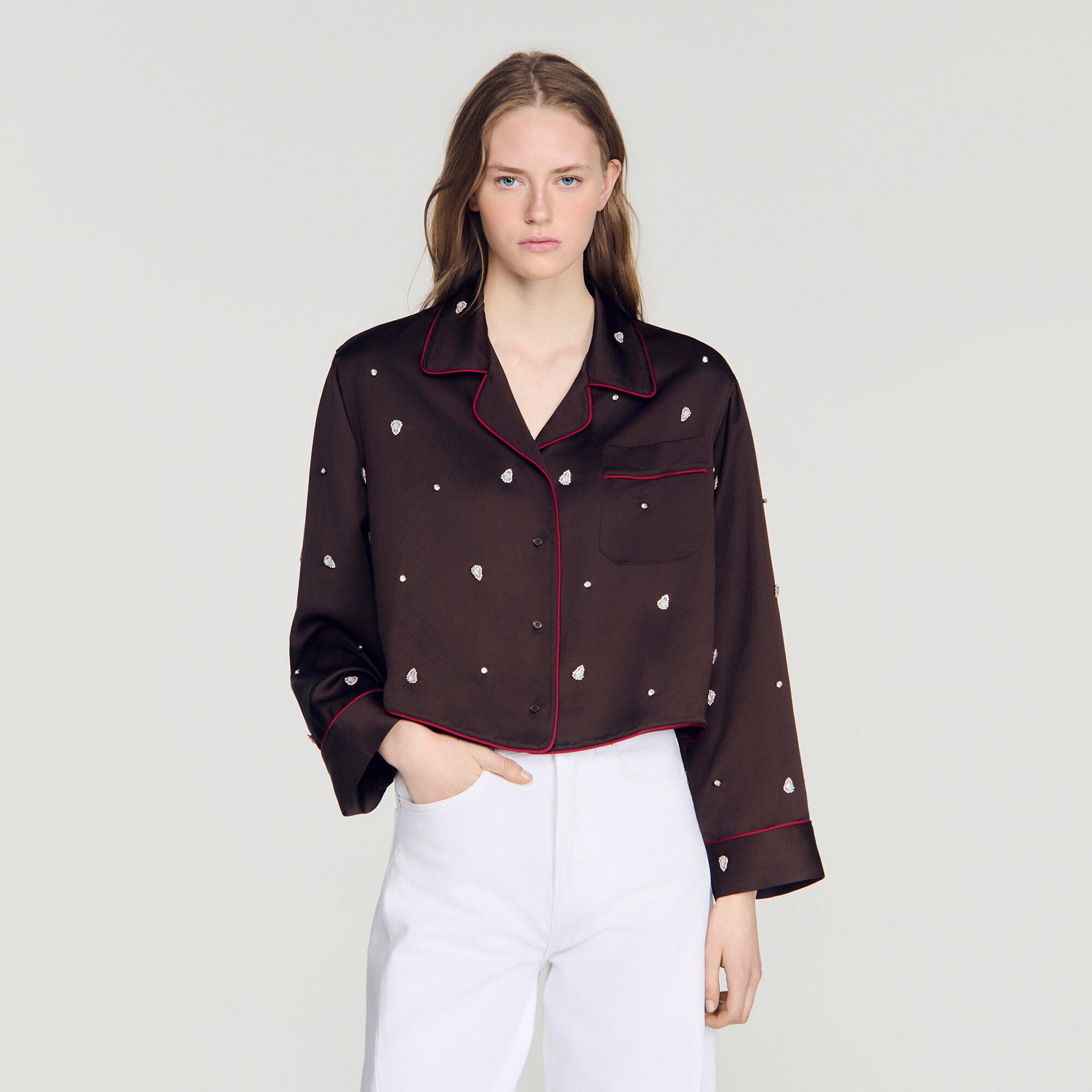 Camisa bordada con perlas y strass