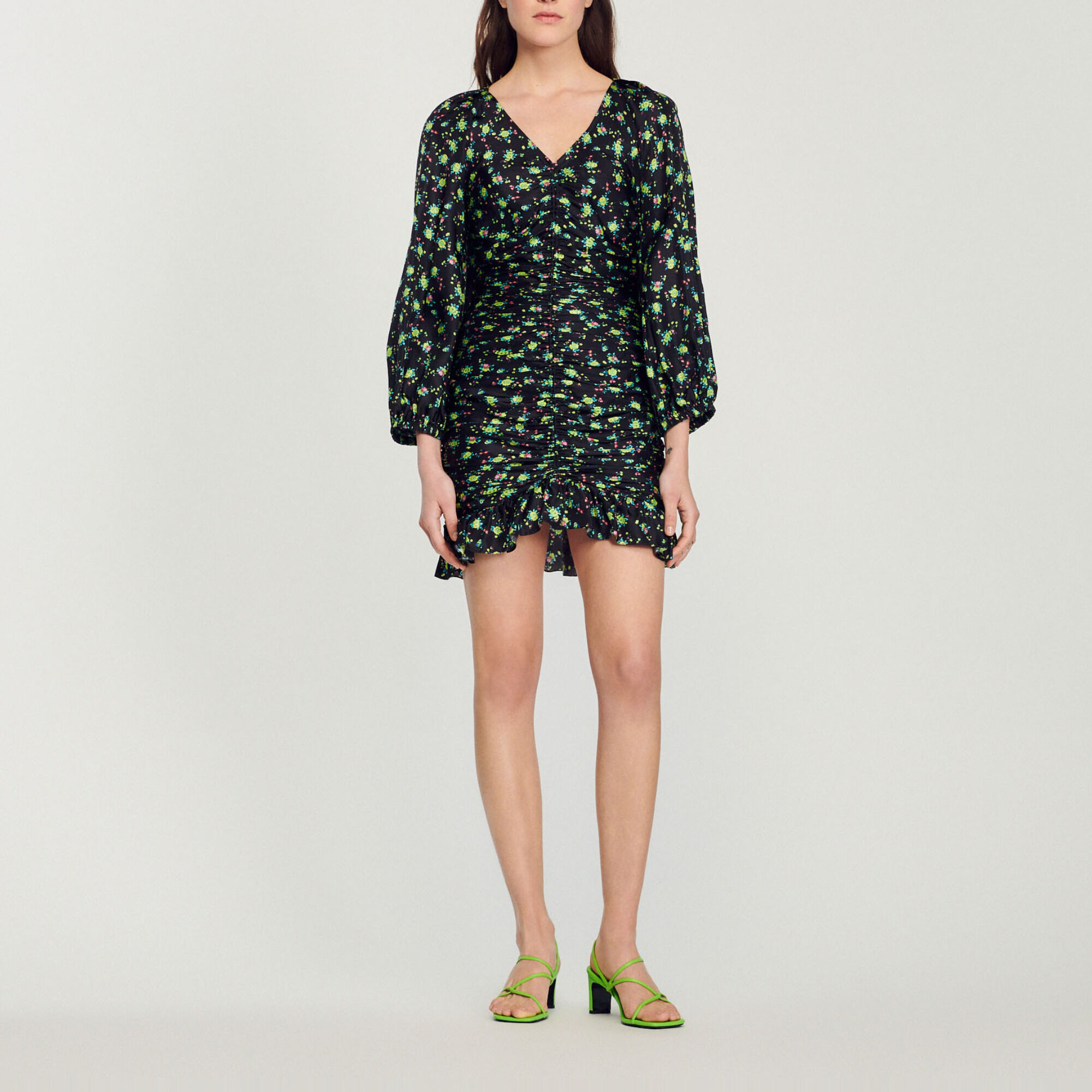 Vestido corto fruncido, estampado floral