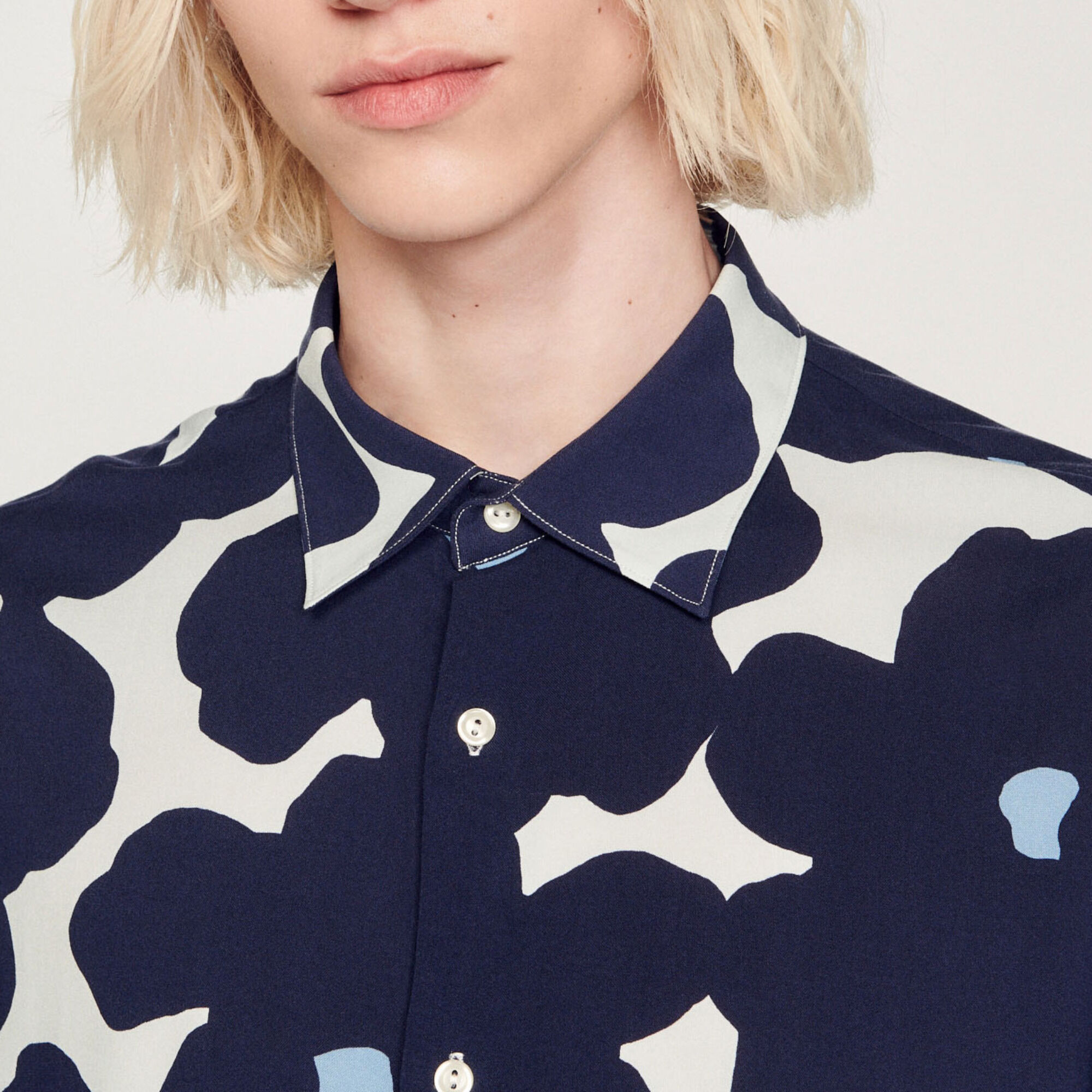 Camisa con estampado floral