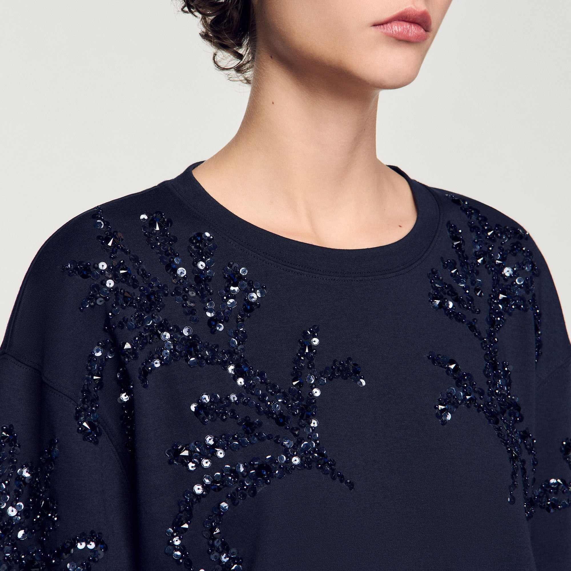 Camiseta con pedrería
