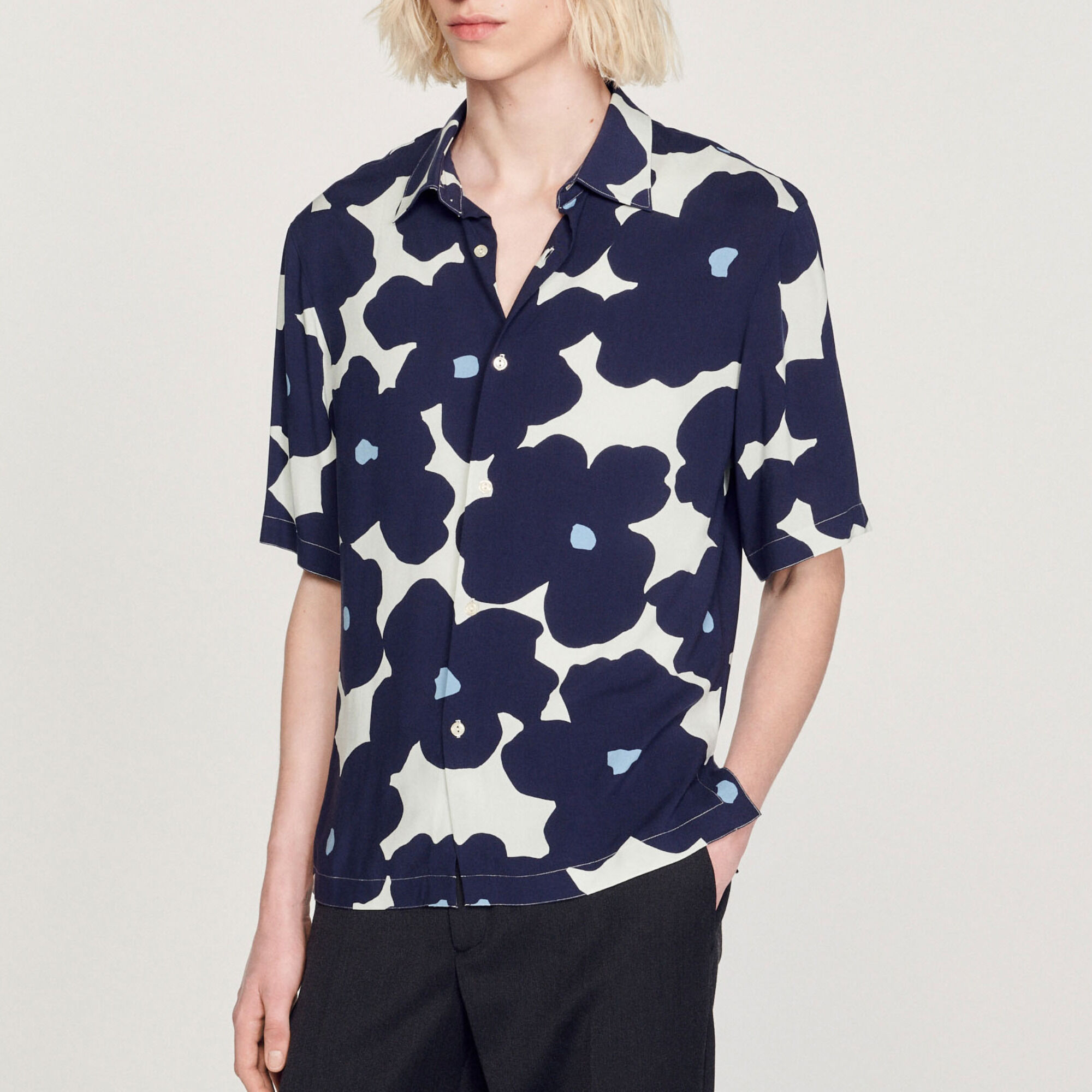 Camisa con estampado floral