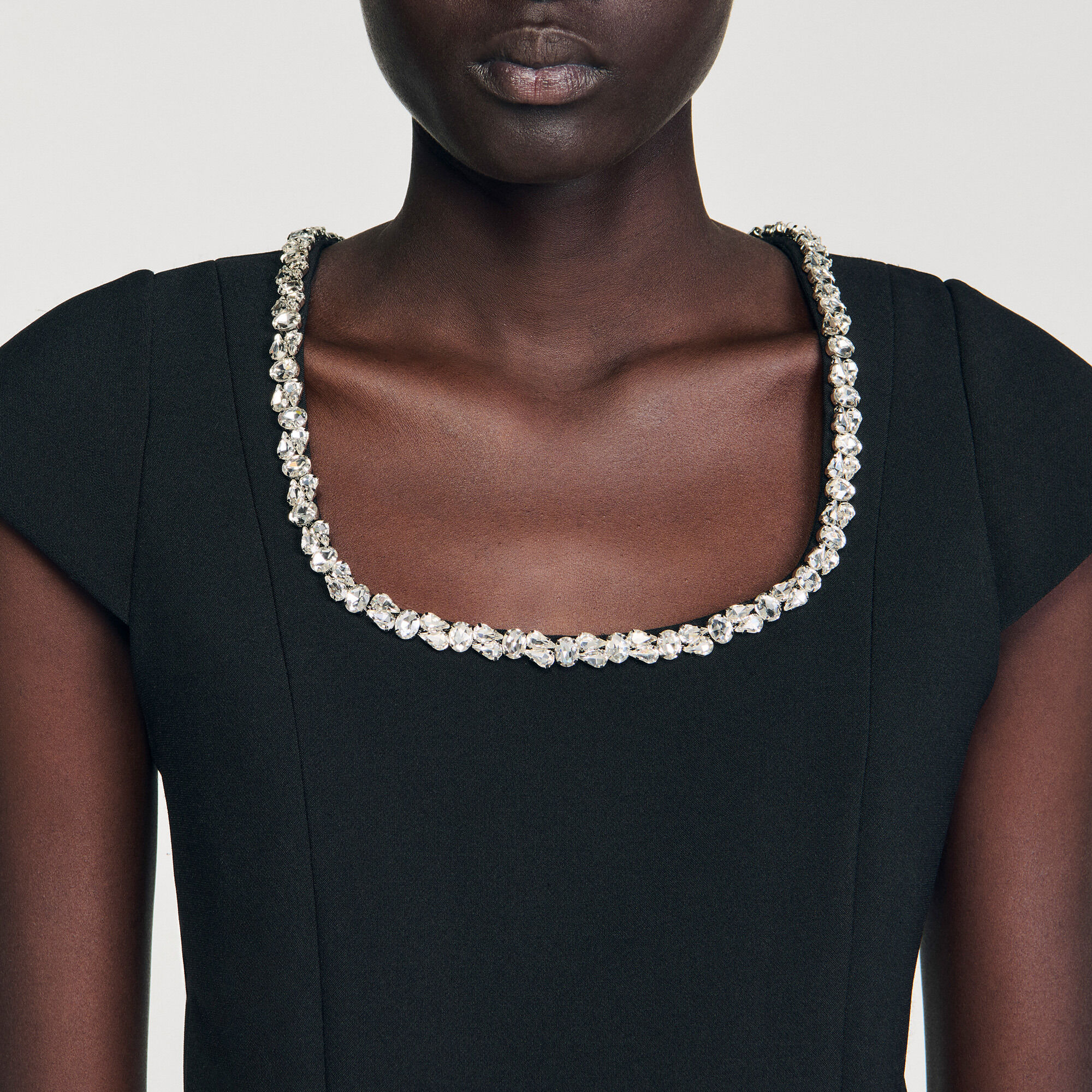 Vestido corto con cuello de strass - Mujer | Sandro