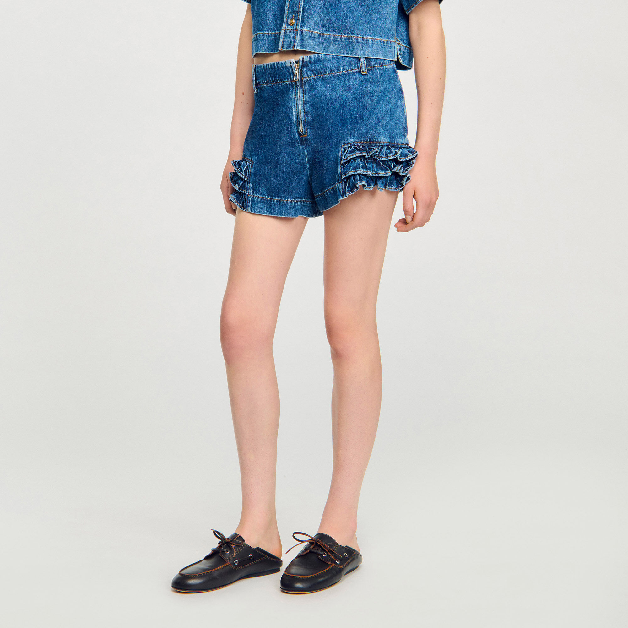 Pantalón corto vaquero con volantes