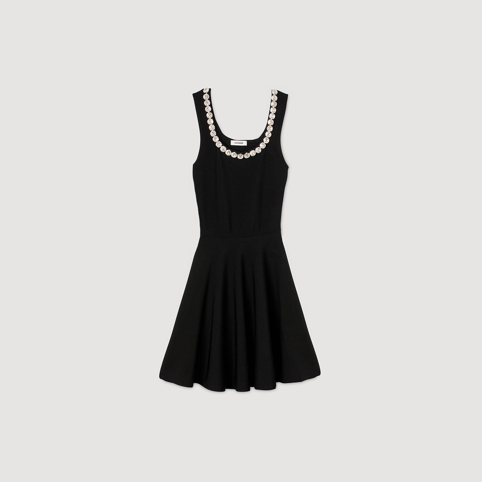 Vestido corto con cuello de strass