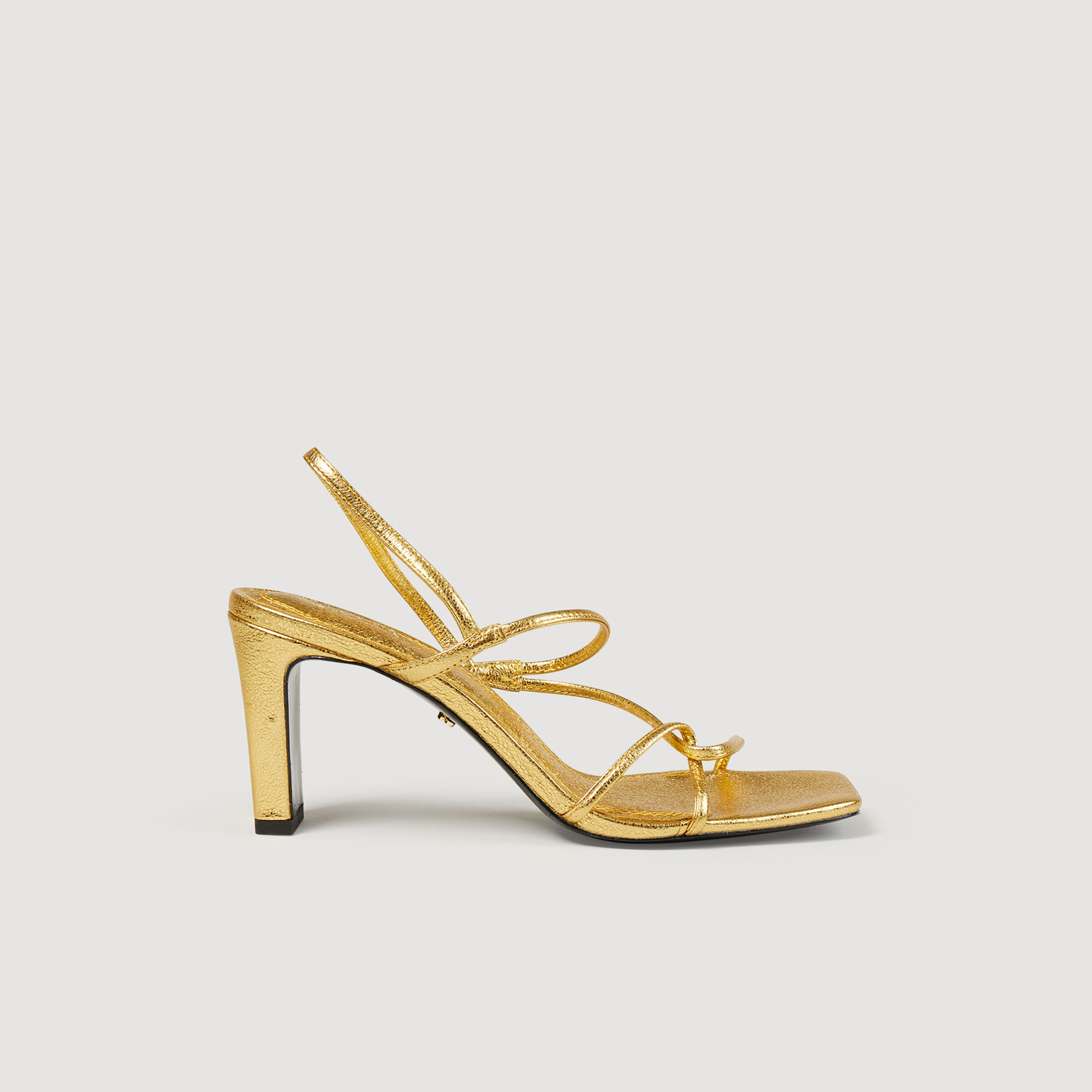 Sandalias de piel repujada