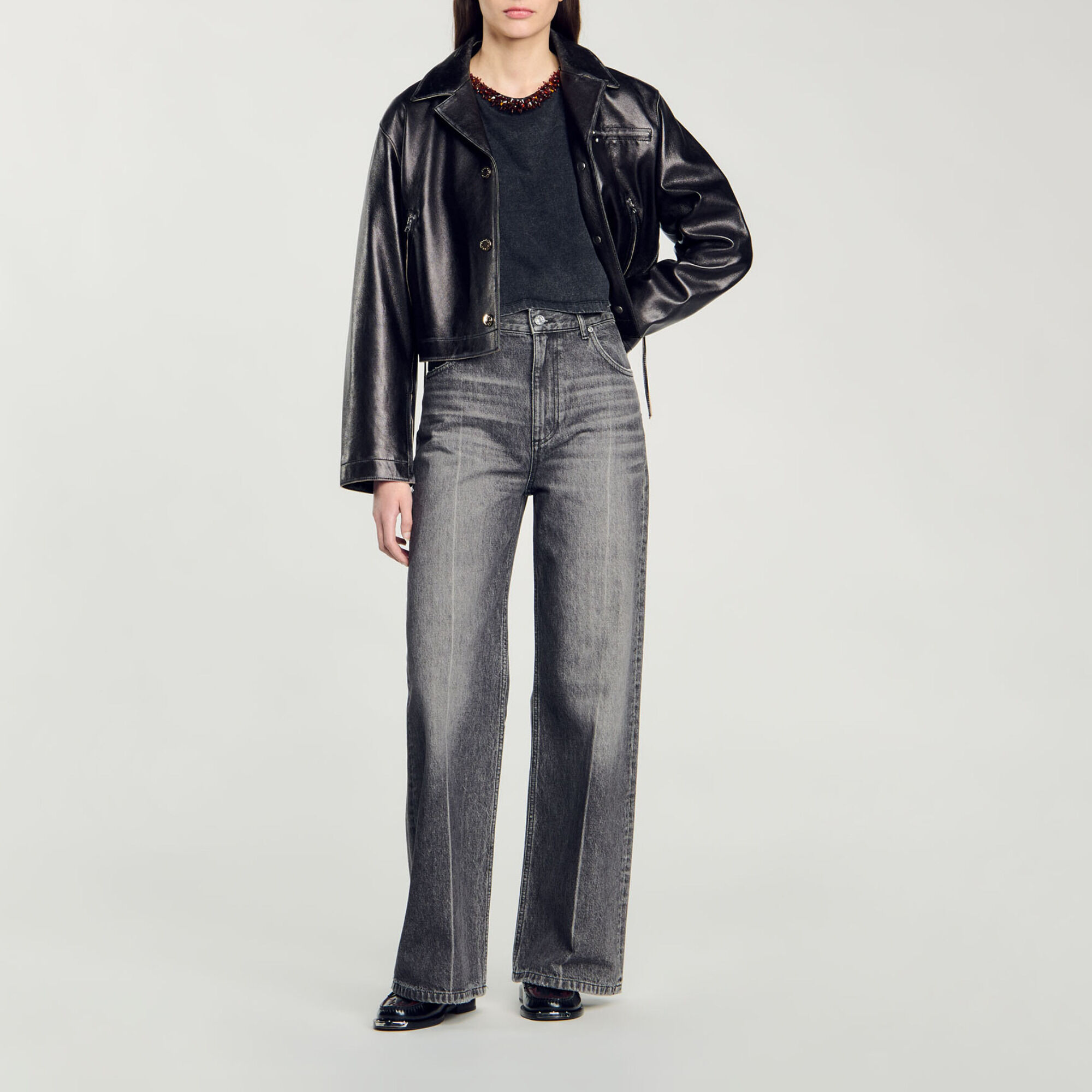 Camiseta corta con pedrer&iacute;a - Mujer | Sandro