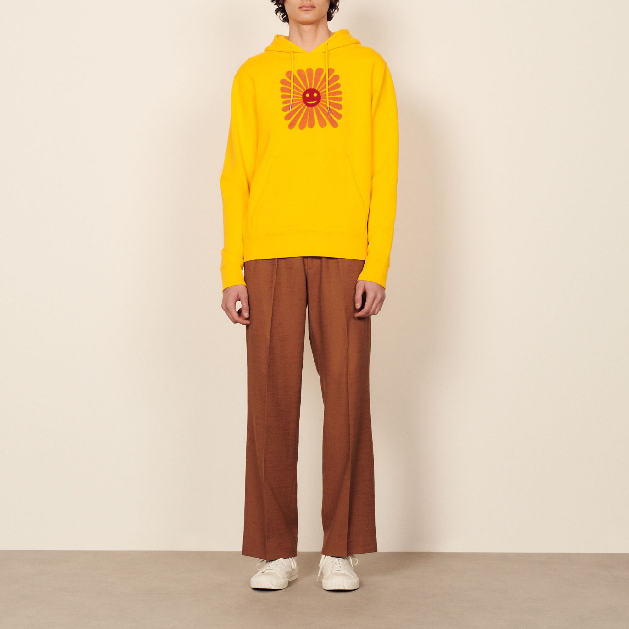 Sudadera con capucha bordada
