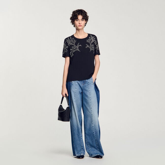 Camiseta con detalles bordados