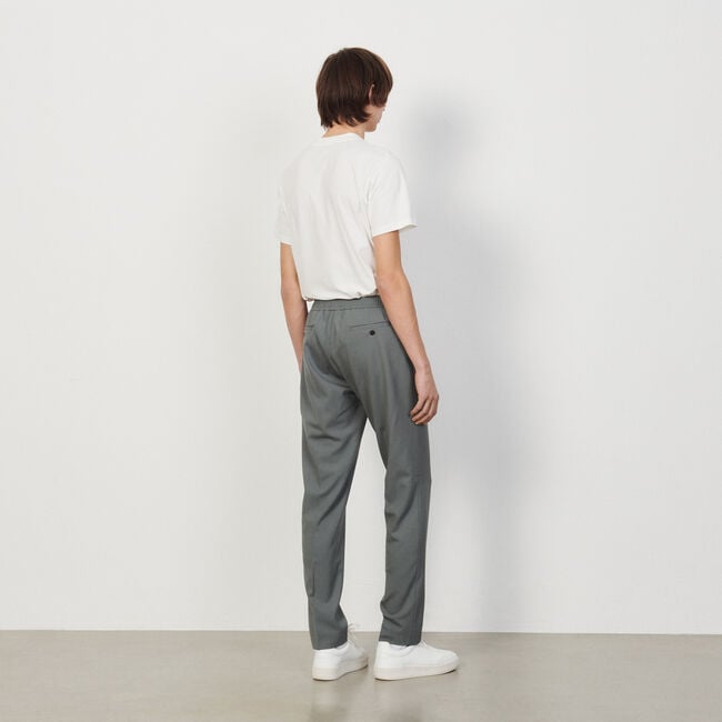 Pantalón con un elástico en la cintura