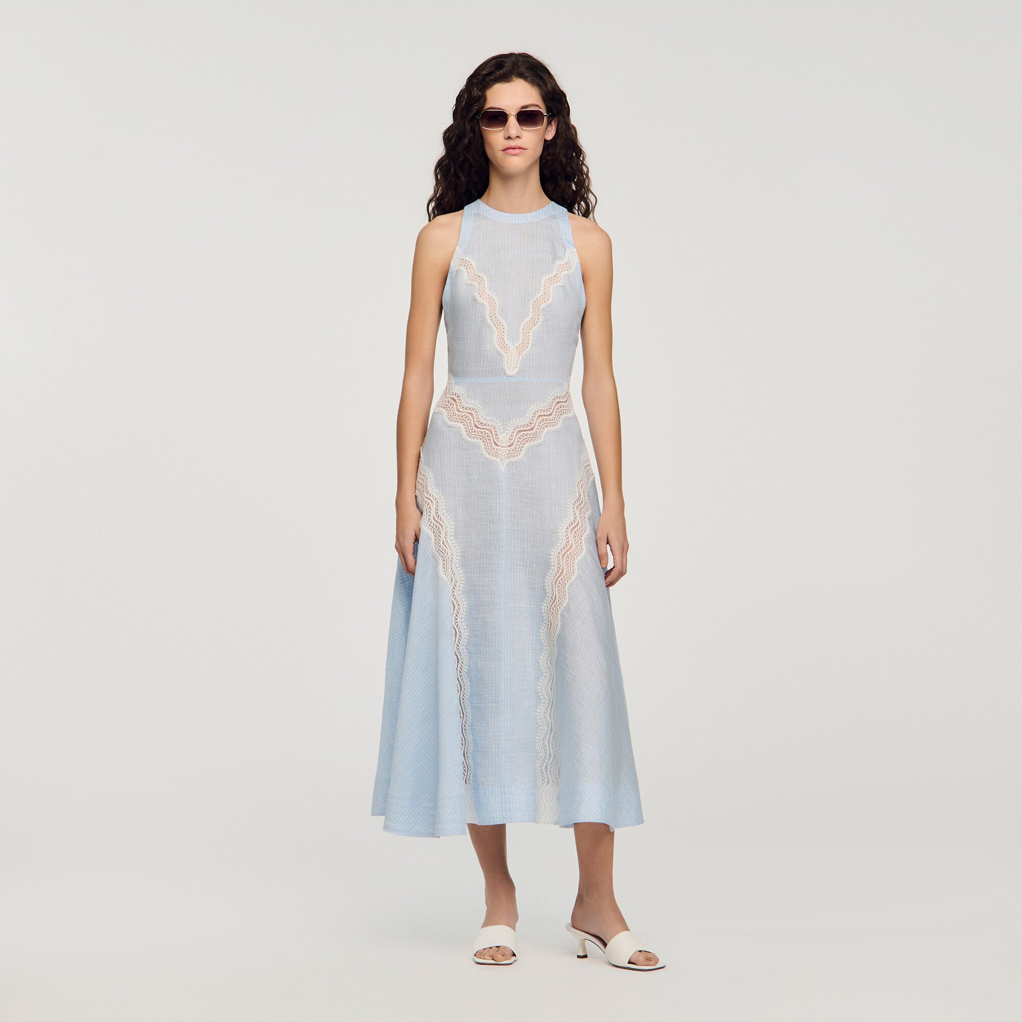 Vestido largo con detalle de encaje