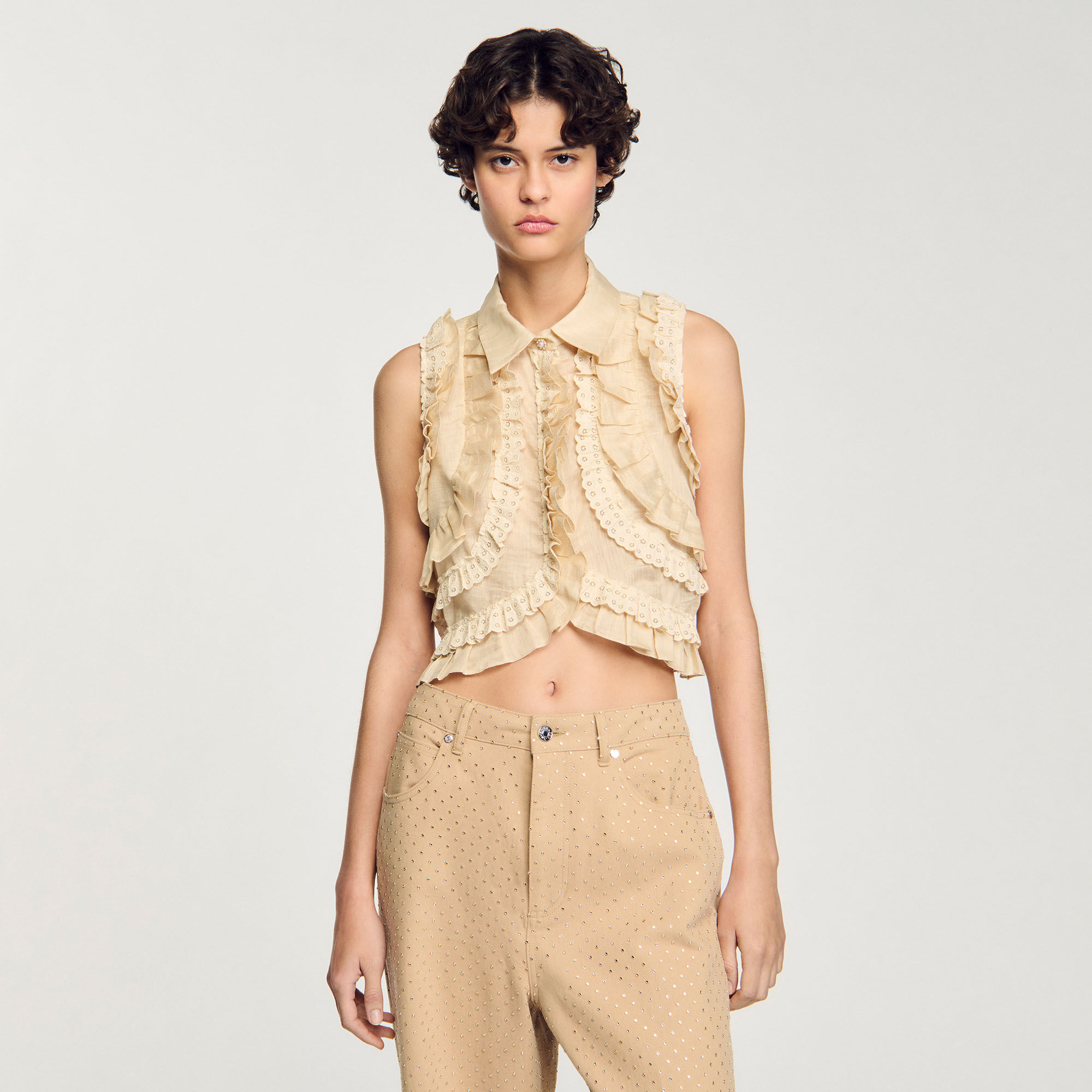 Camisa corta con volantes
