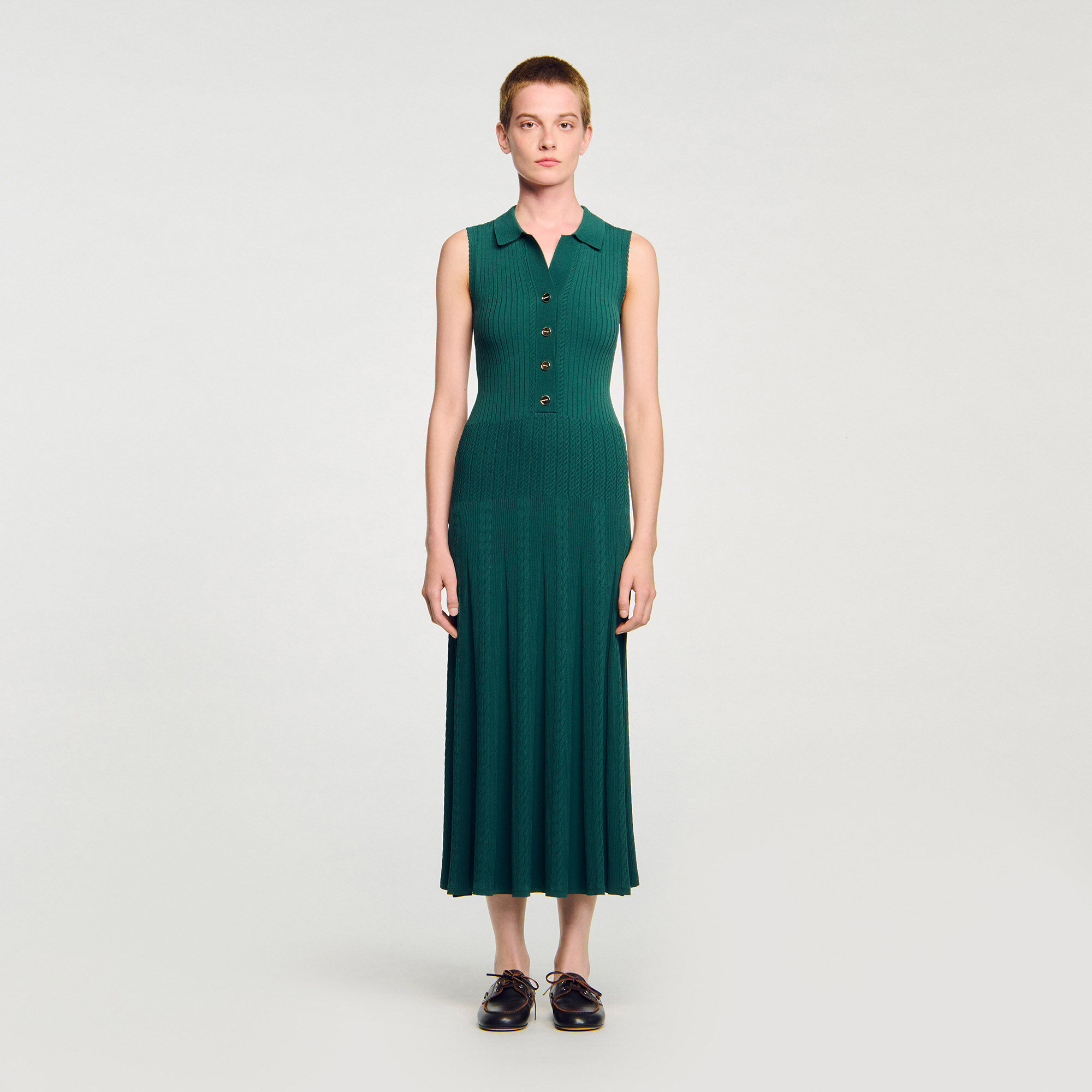 Vestido de punto con cuello polo
