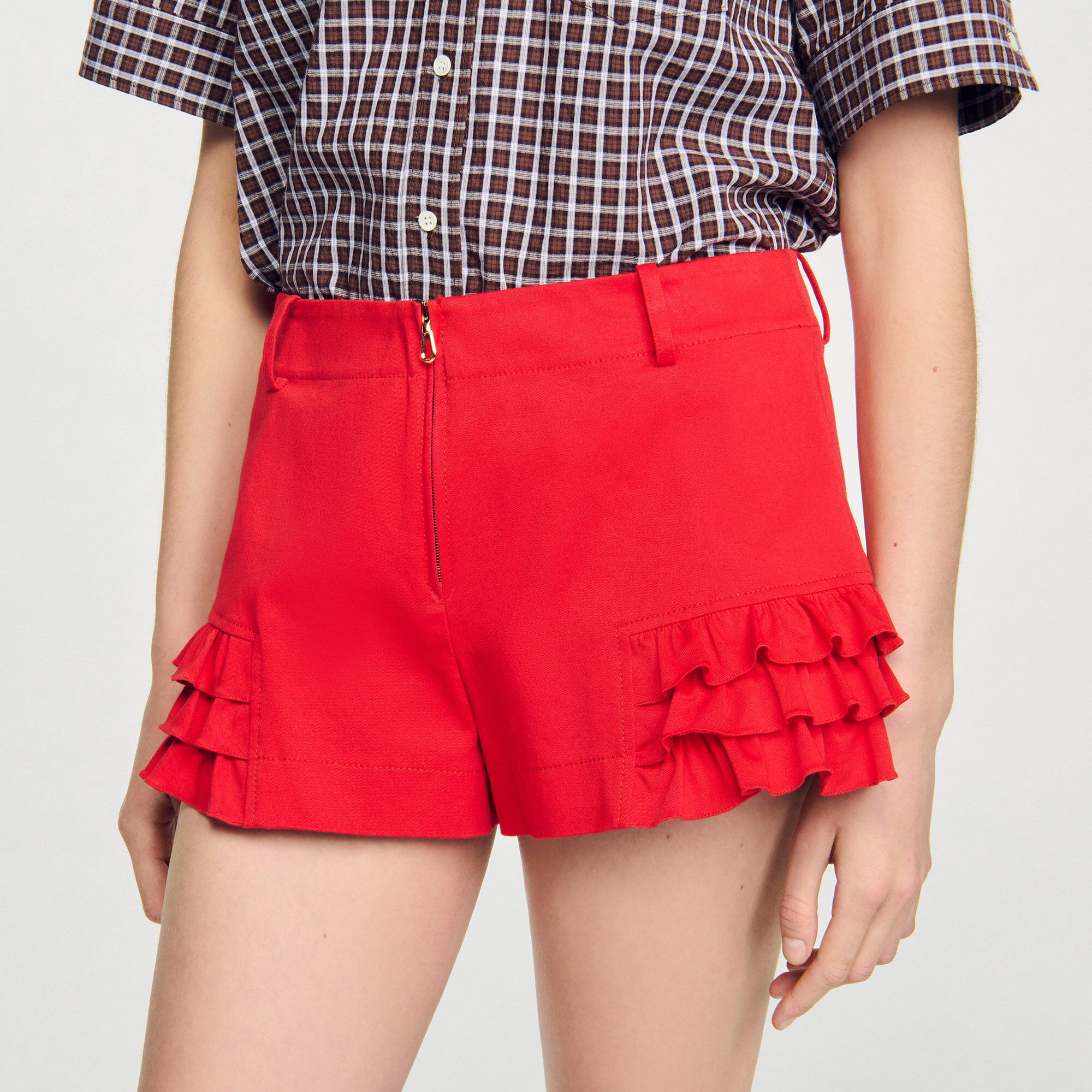 Pantalón corto con volantes