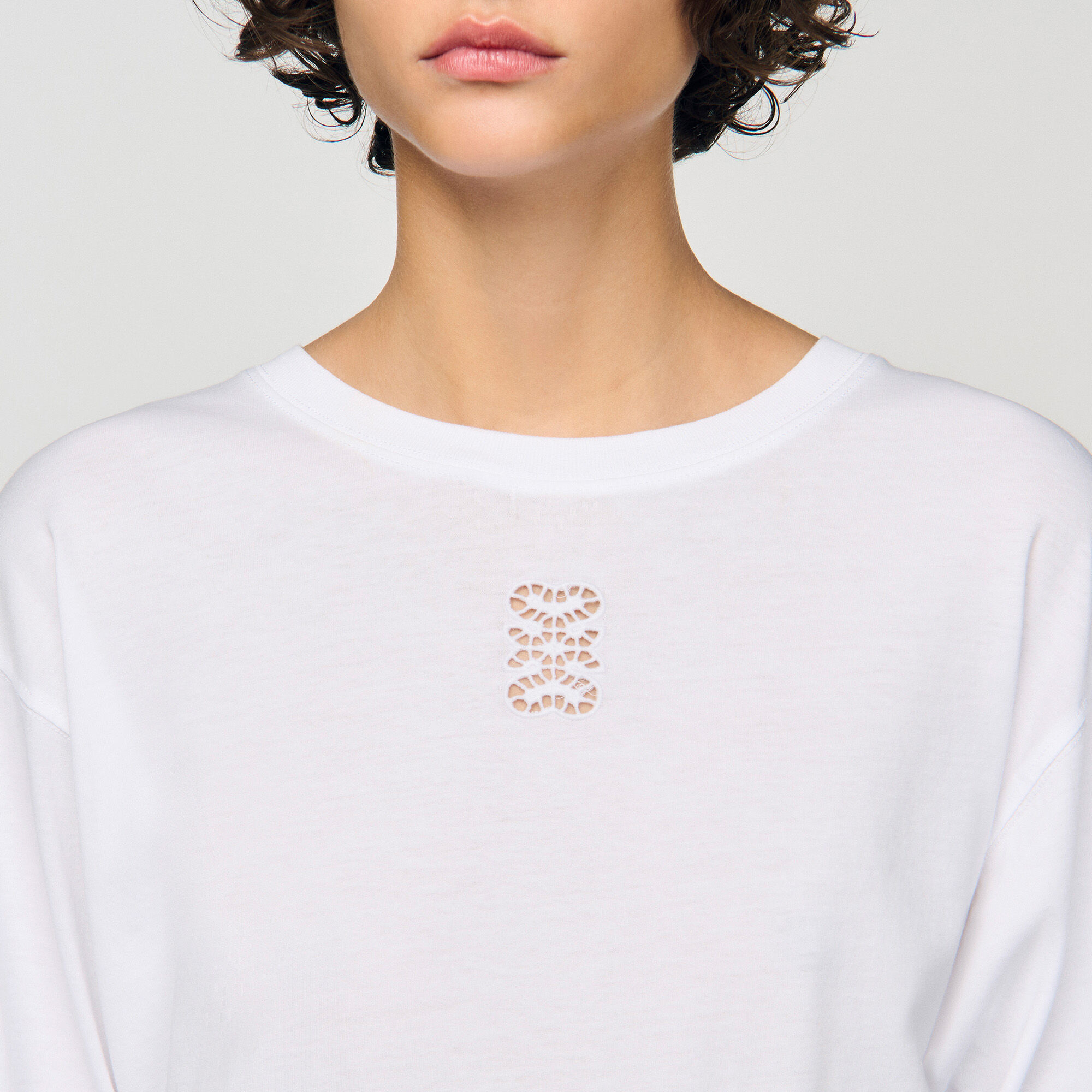 Camiseta con bordado