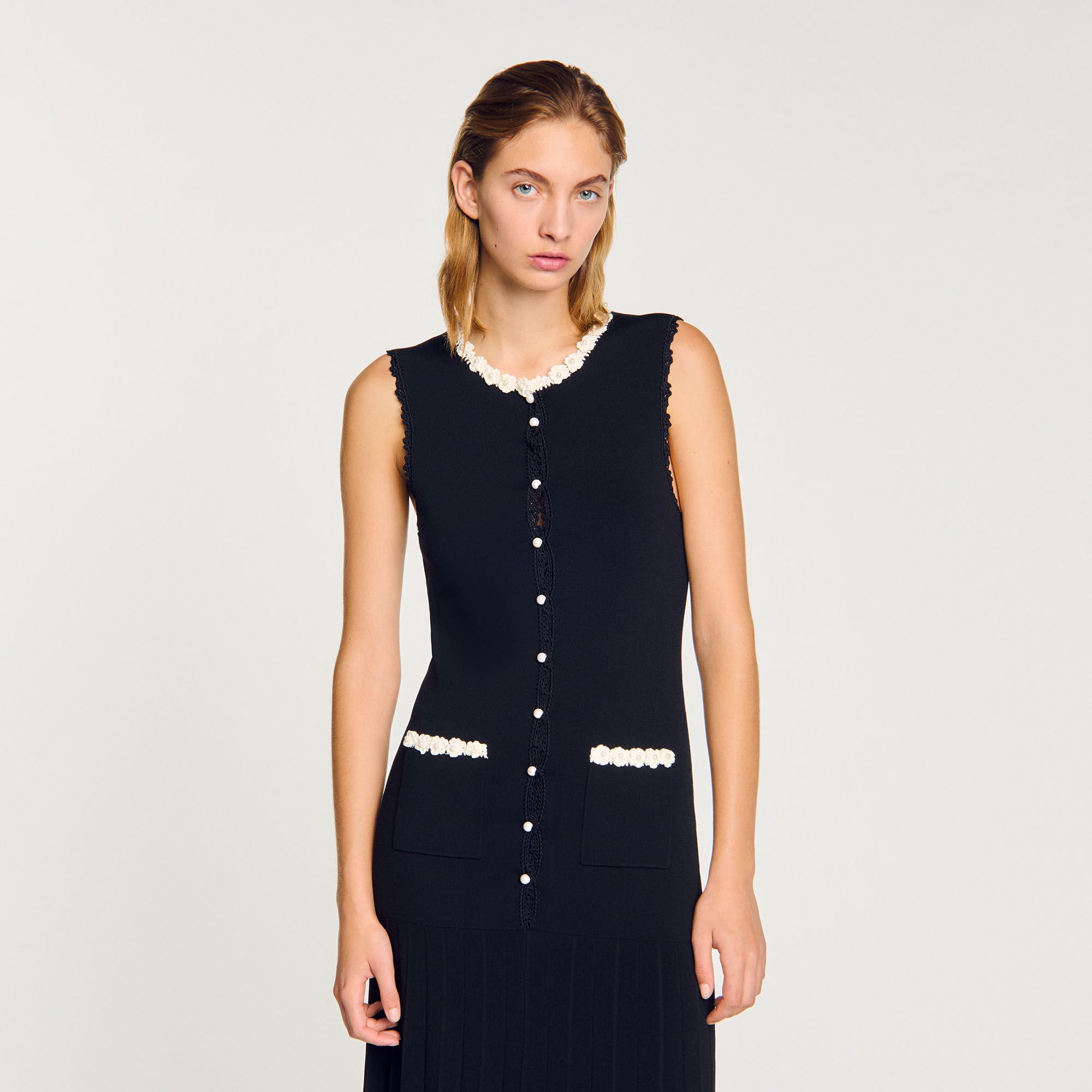 Vestido largo con detalles de ganchillo