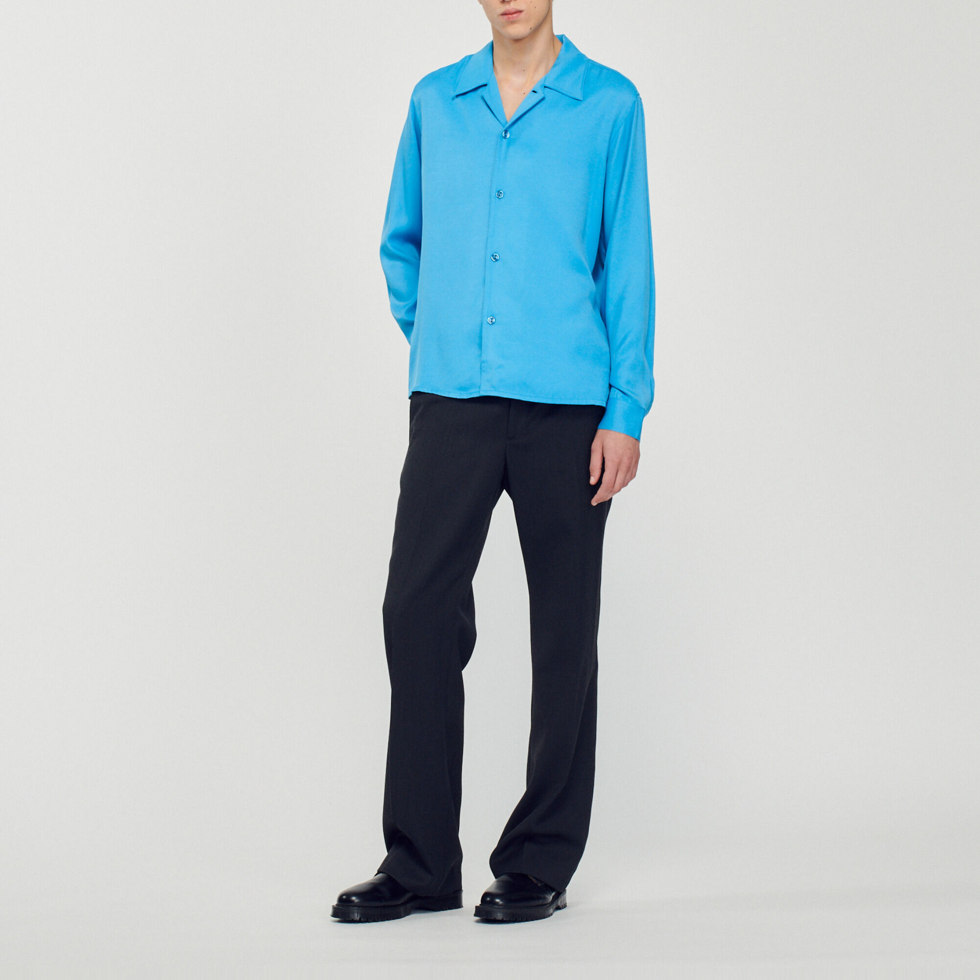 Camisa fluida de cuello estilo tiburón