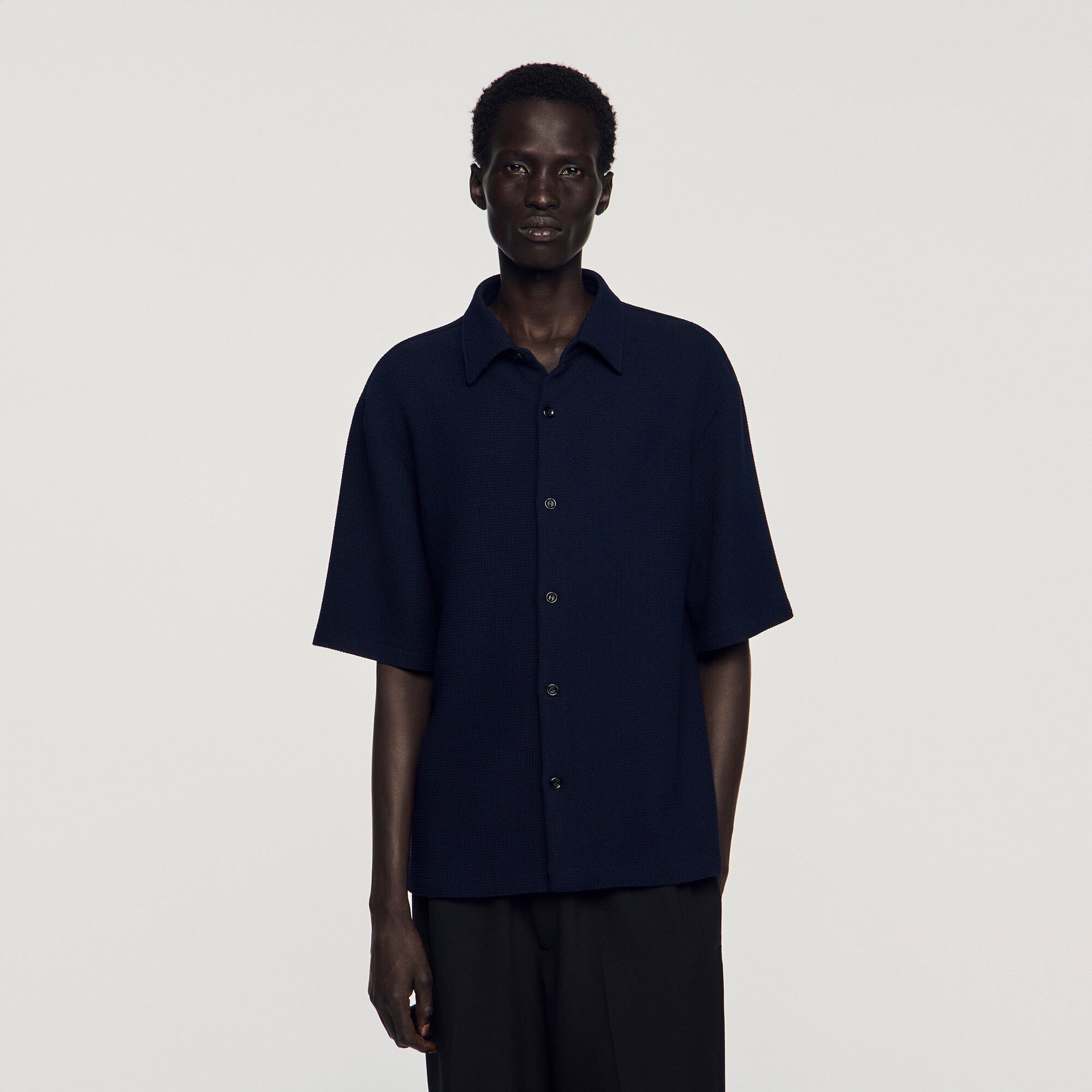 Camisa con textura, cuello italiano