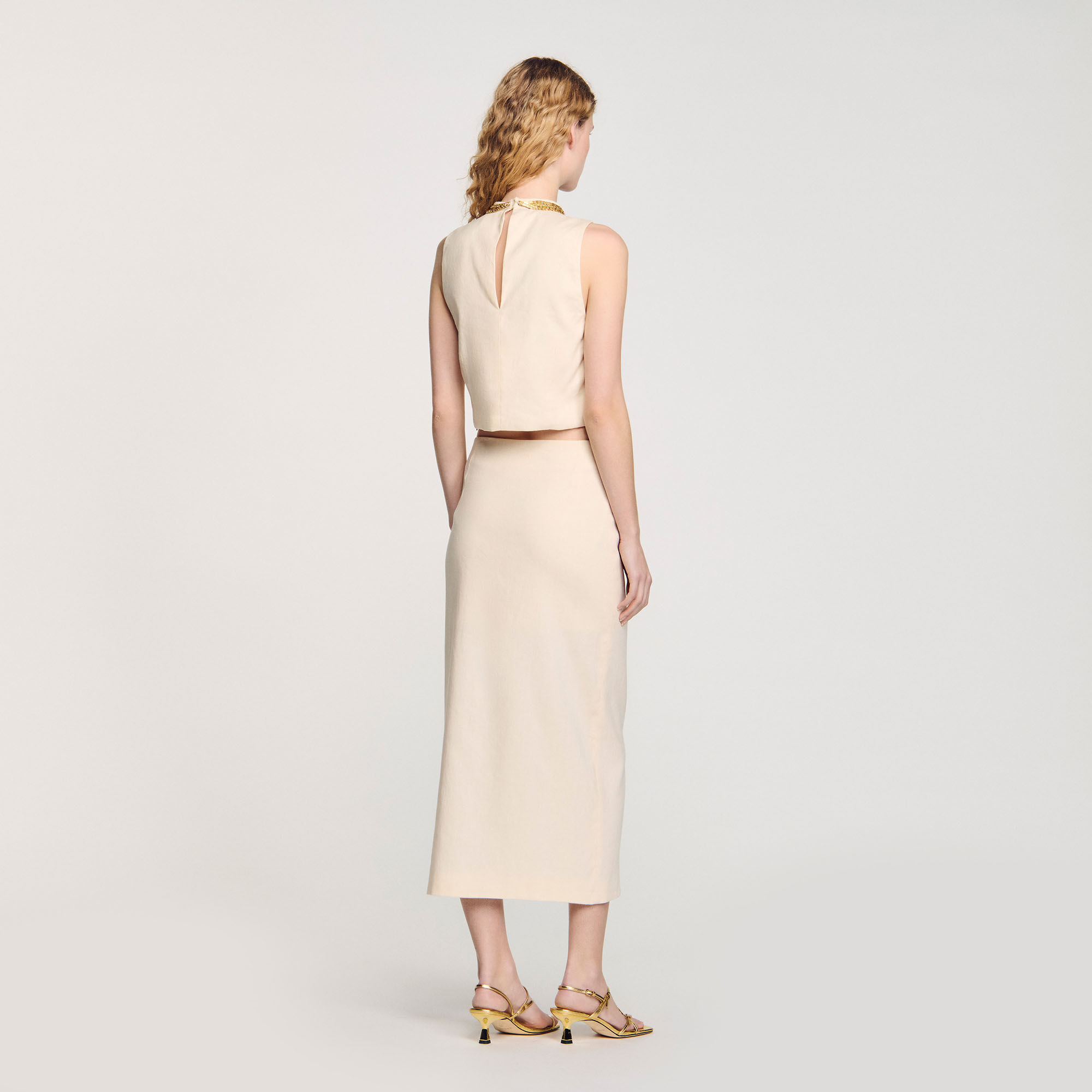Top corto de punto con collar