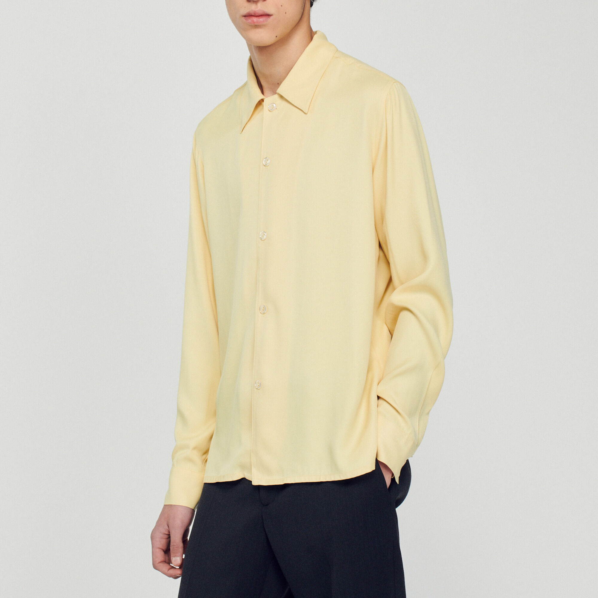 Camisa fluida de cuello estilo tiburón