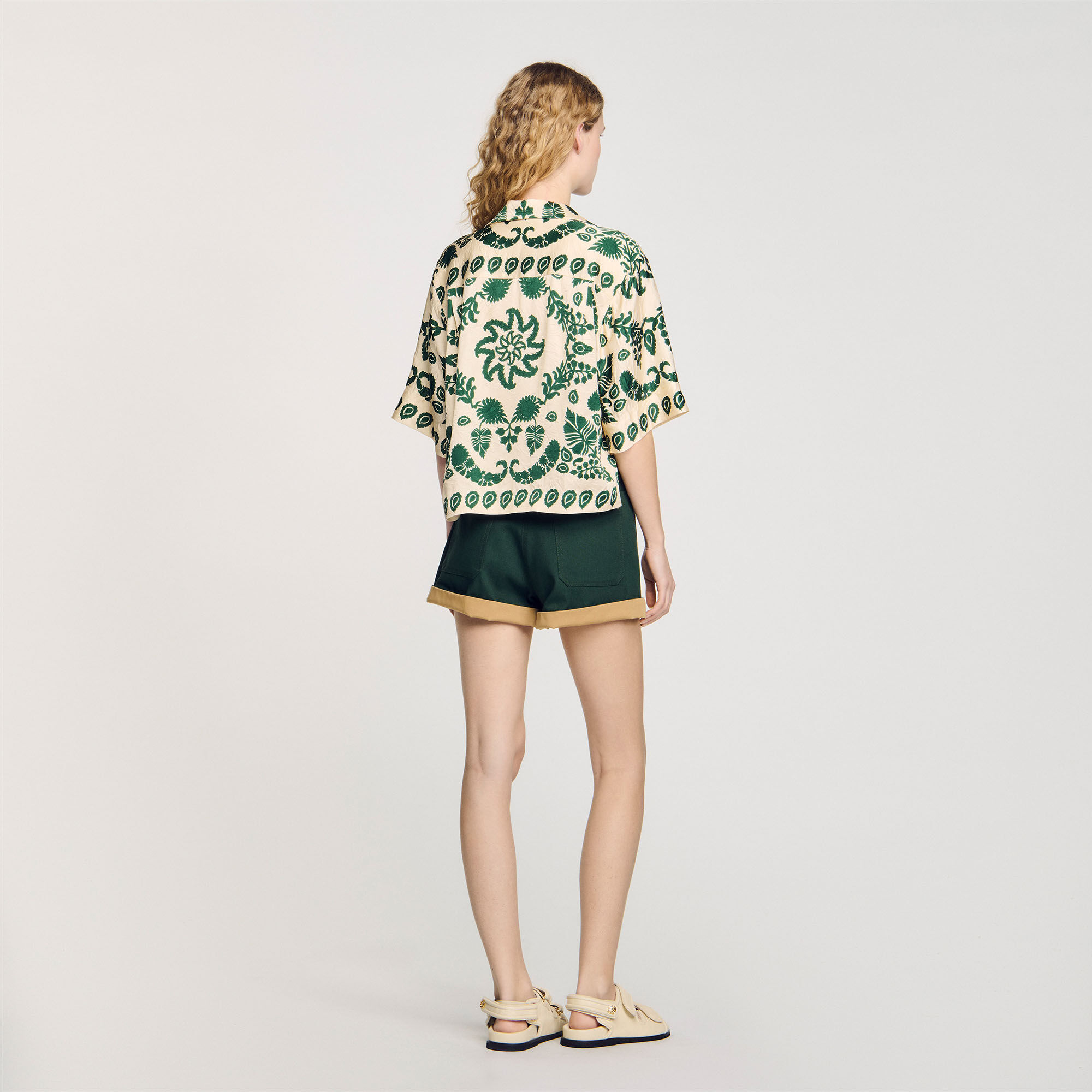 Camisa con estampado floral