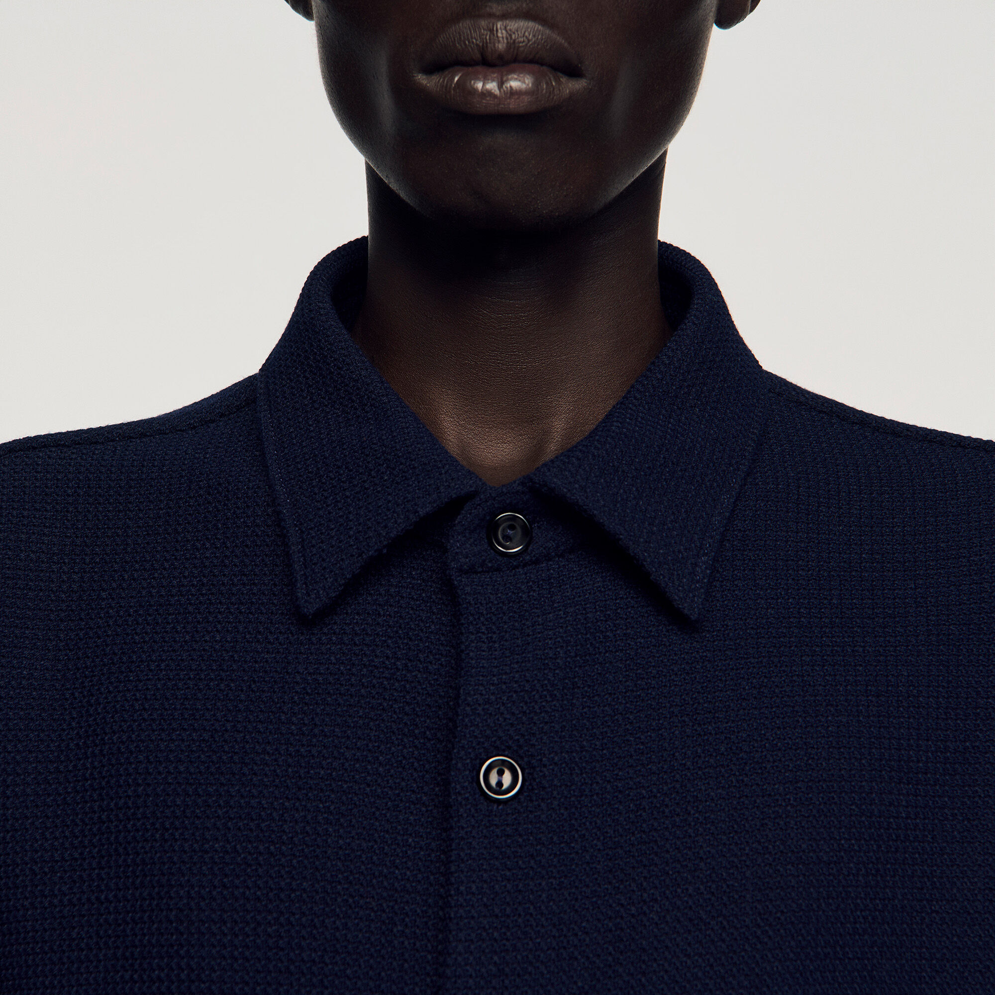 Camisa con textura, cuello italiano