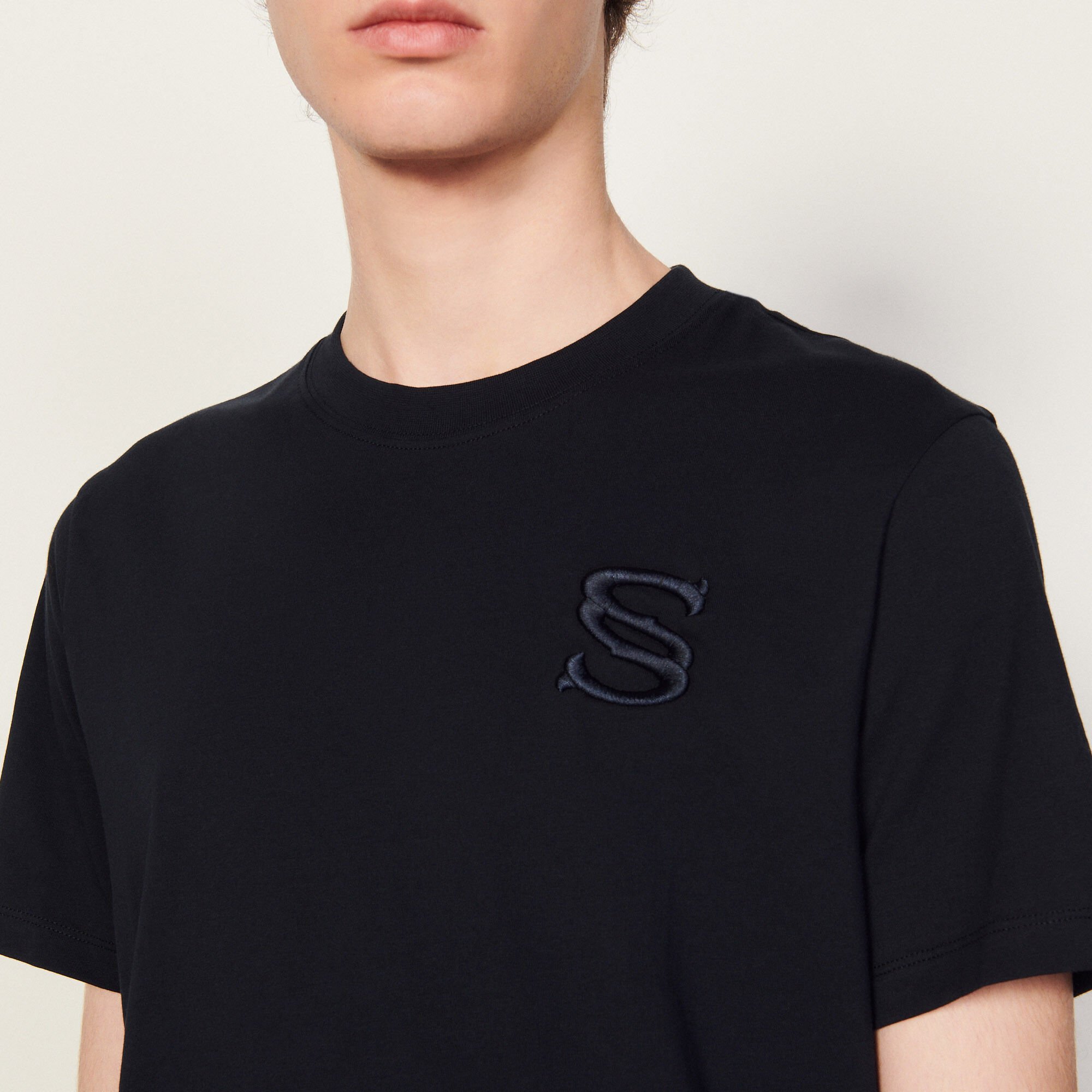 Camiseta bordada