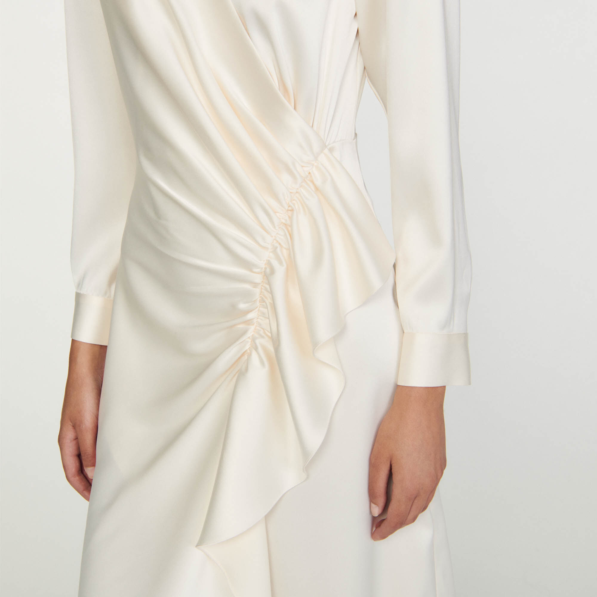 Vestido satinado con volantes SFPRO03284 Vestidos Sandro Paris